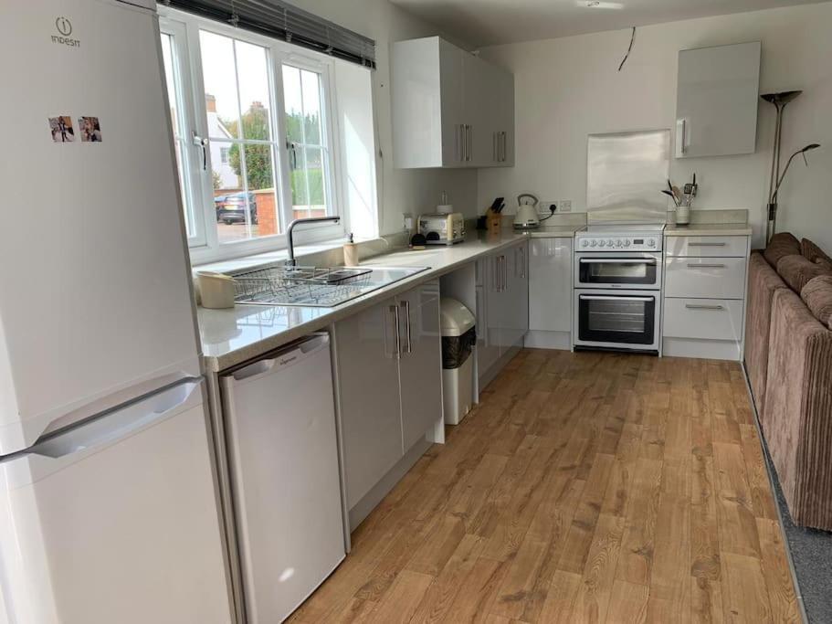 Cute 1 Bedroom House With Pool / Ping Pong Table. Biggleswade Exterior photo